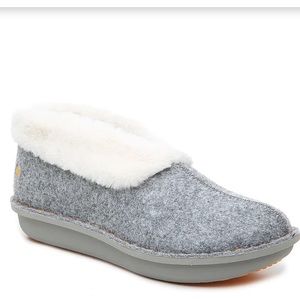 clarks ladies slippers size 7